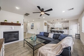 Smart TV, table football, offices - Htown Getaway | Game Room BBQ Fire Pit Sleeps 16 (Houston)