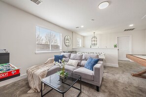 Smart TV, table football, offices - Htown Getaway | Game Room BBQ Fire Pit Sleeps 16 (Houston)