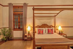 Classic Suite, Garden View | Premium bedding, desk, laptop workspace, free WiFi - The Manor (Colombo)
