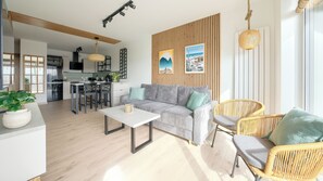 Apartment (54) | Living area | Flat-screen TV - Sun & Snow Perłowa Przystań II (Kołobrzeg)