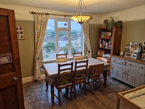 Dining - Spacious family home walking distance to town and beaches (Falmouth)