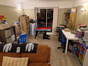 Game room - Spacious family home walking distance to town and beaches (Falmouth)