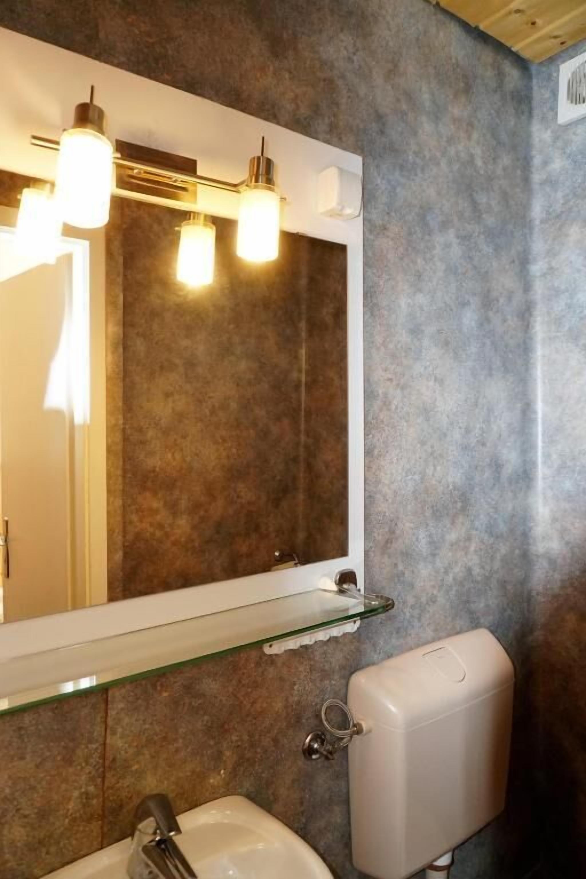 Ducha, artículos de tocador gratuitos, secador de pelo, toallas