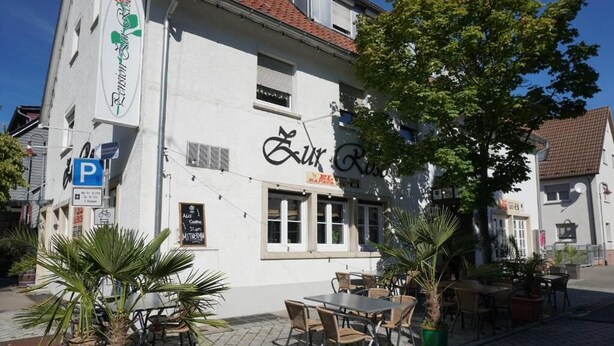 A building with outdoor seating and a sign that reads "Lux Rose." - Pension zur Rose (Schoenaich)