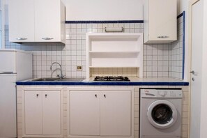 Studio Standard, balcon, vue sur la ville | Cuisine privée