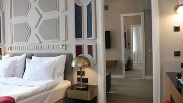 Deluxe Suite, City View | Premium bedding, Tempur-Pedic beds, in-room safe, desk