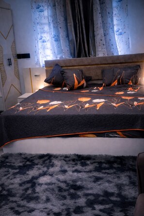 1 bedroom, iron/ironing board, WiFi - Cozy 1-bedroom studio in tranquil Weija with AC comfort (Weija)