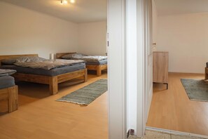 Iron/ironing board, WiFi, bed sheets - Vrbo Property (Dahlem)