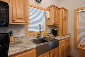 Fridge, microwave, oven, stovetop - Adventure Awaits | Hot Tub | Fire Pit |Sleeps 4 (Broken Bow)