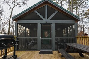 Outdoor dining - Adventure Awaits | Hot Tub | Fire Pit |Sleeps 4 (Broken Bow)
