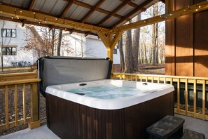 Outdoor spa tub - Adventure Awaits | Hot Tub | Fire Pit |Sleeps 4 (Broken Bow)
