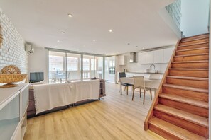 TV - Duplex 2 bedrooms Terrace Sea view A2B024 (Cannes)