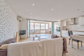 TV - Duplex 2 bedrooms Terrace Sea view A2B024 (Cannes)