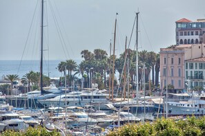 Marina - Duplex 2 bedrooms Terrace Sea view A2B024 (Cannes)
