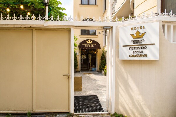 Entrée de l’hébergement