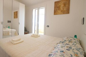 1 bedroom, iron/ironing board, WiFi, bed sheets - Santa Lucia Overview House (Sicilia)