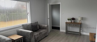 3 Bed Cottage - Sleeps 5 - Pets - Garden - Parking