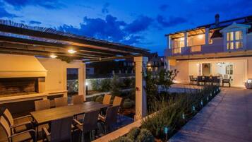 ูููุง (FourBedroom Villa with heated pool) | ู
ูุทูุฉ ุดูุงุก/ูุฒูุงุช