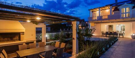 别墅 (FourBedroom Villa with heated pool) | BBQ/野餐场地