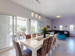 Villa (FourBedroom Villa with heated pool) | Comedor