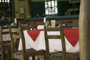 Dining - Cabinas Faro Arenal (La Fortuna)