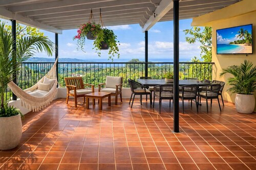 Huge 3BR w/ Private Terrace + Balcony - 10min to Manatí