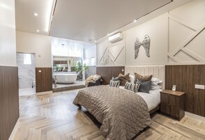 Luxury Apart Daire, 2 Yatak Odası, Küvet | Kaliteli yatak takımı, masa, dizüstü bilgisayar çalışma alanı