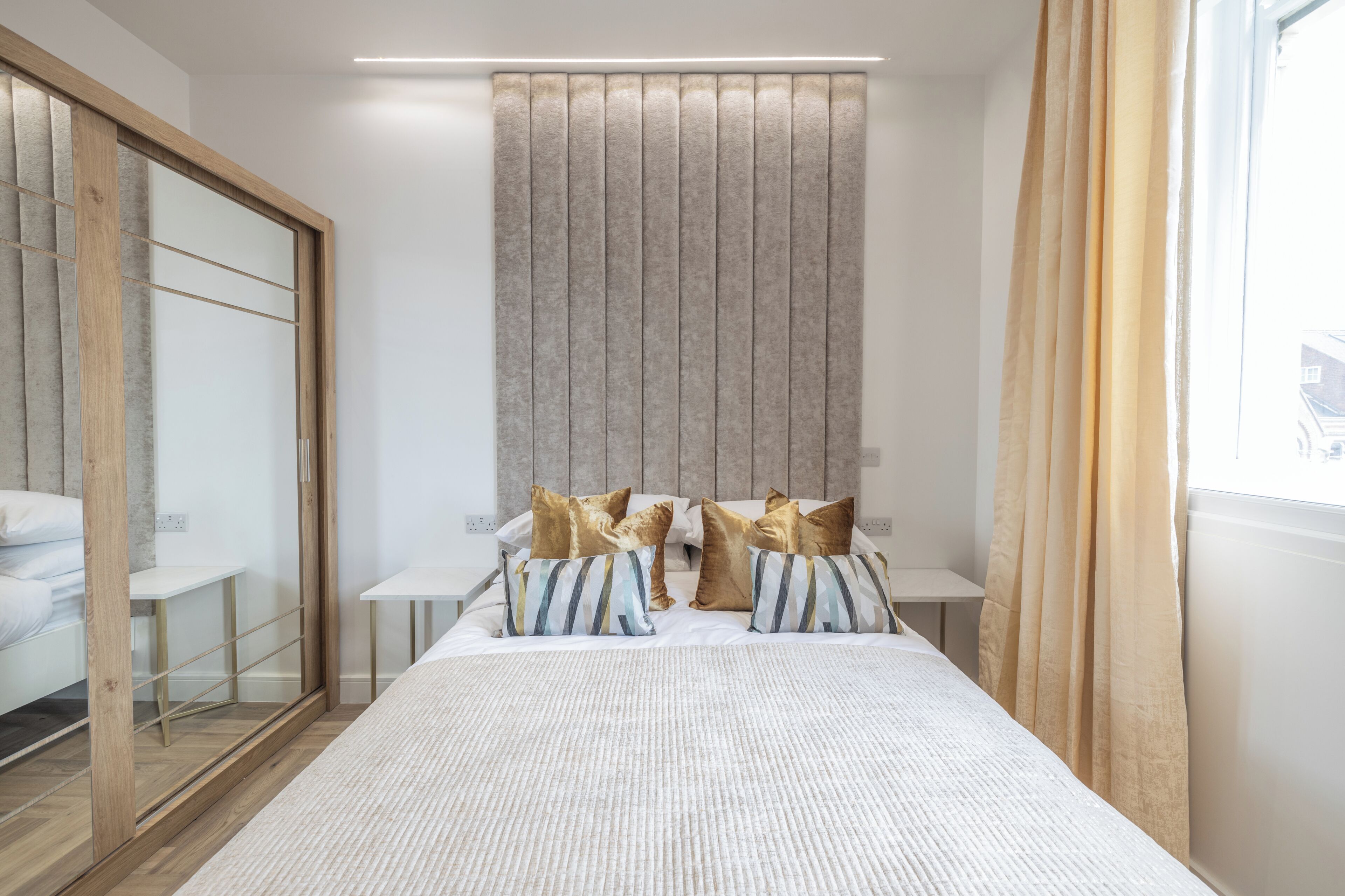 Luxury Apartment, 1 King Bed, Balcony, City View