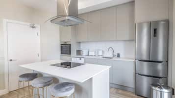 Luxury Suite, 1 King Bed, Balcony, City View | Private kitchen | Fridge, microwave, oven, stovetop