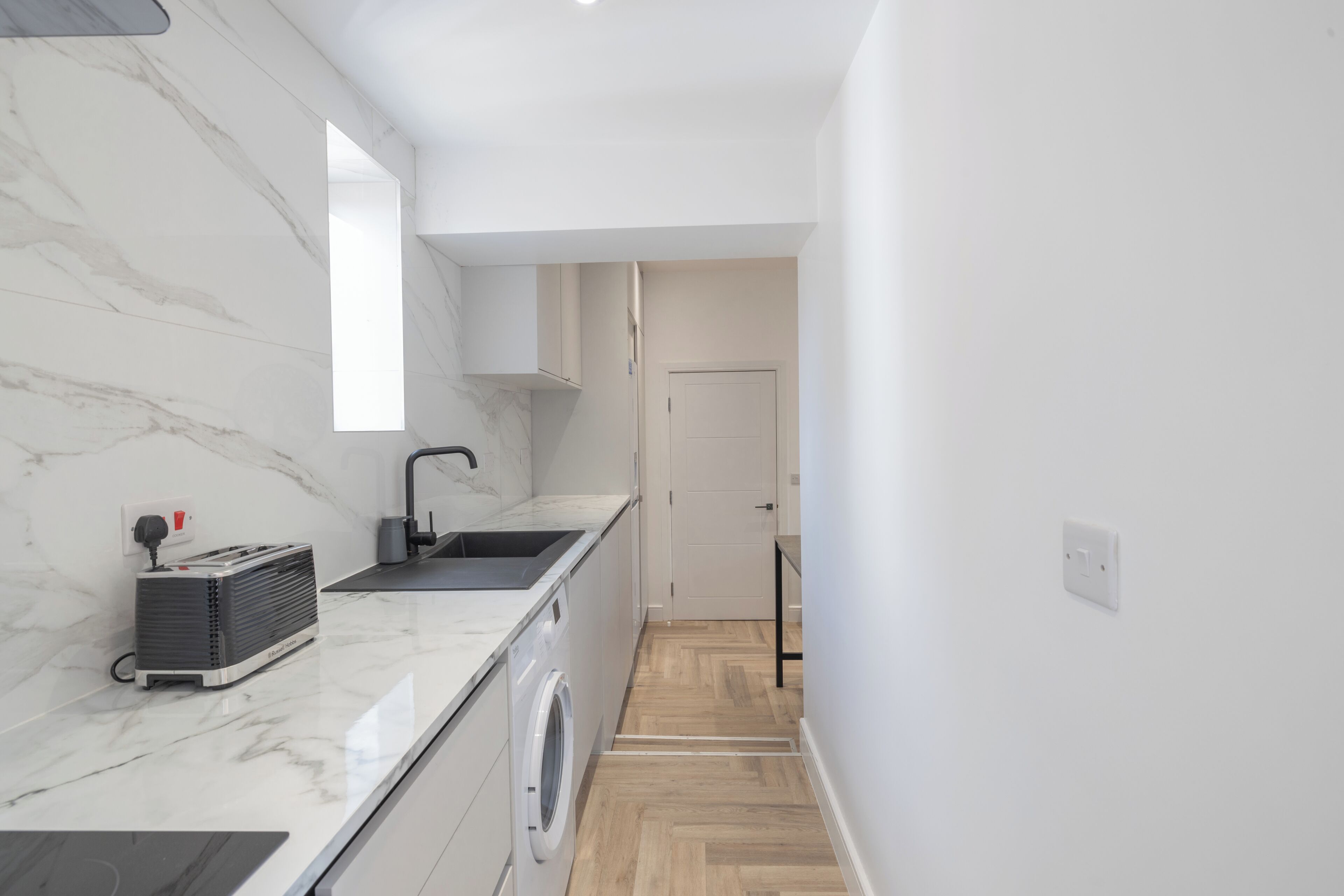 Luxury Apartment, 1 King Bed, Balcony, City View | Private kitchen