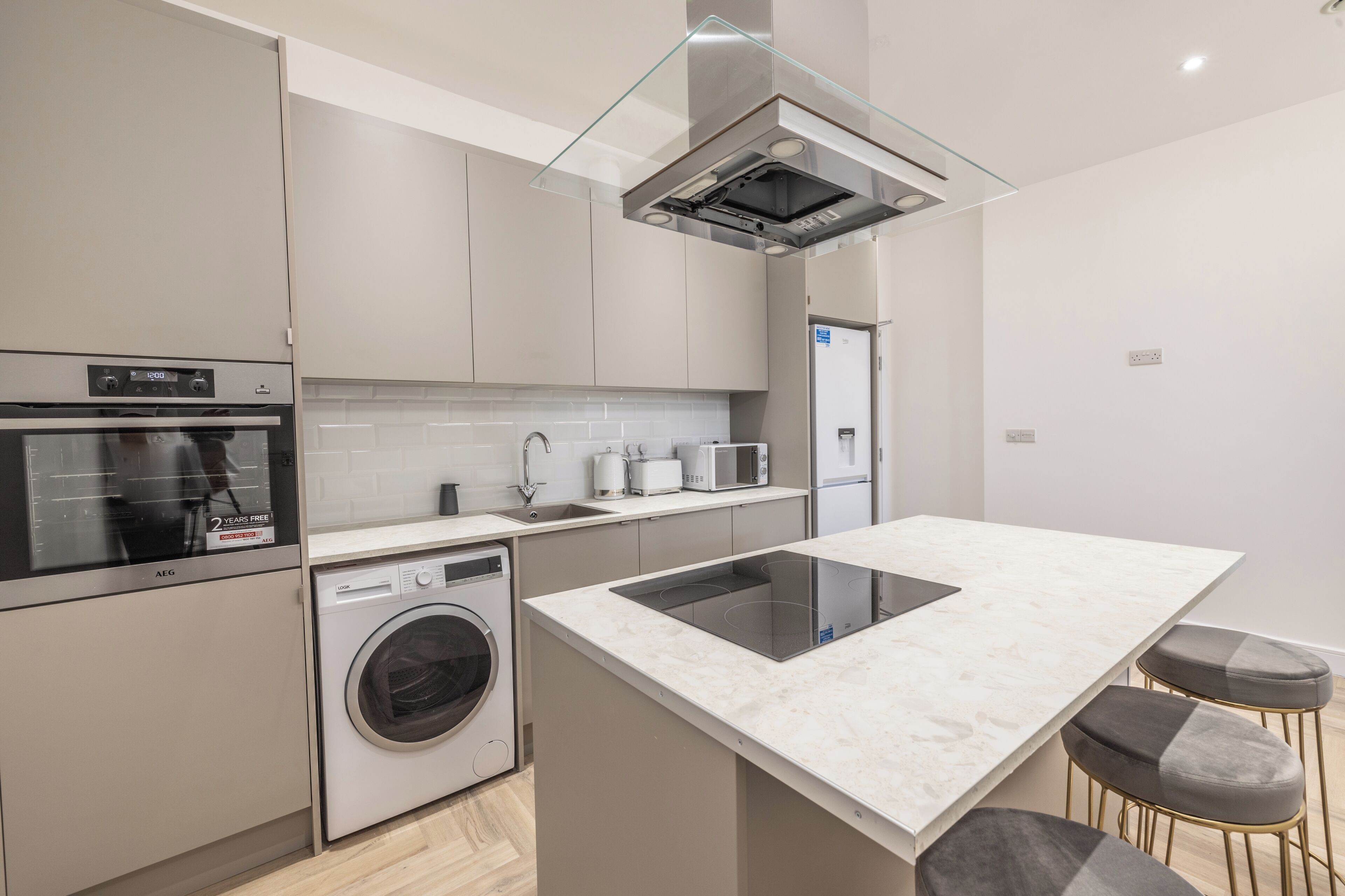 Luxury Suite, 2 Bedrooms, 2 Bathrooms | Private kitchen | Fridge, microwave, oven, stovetop