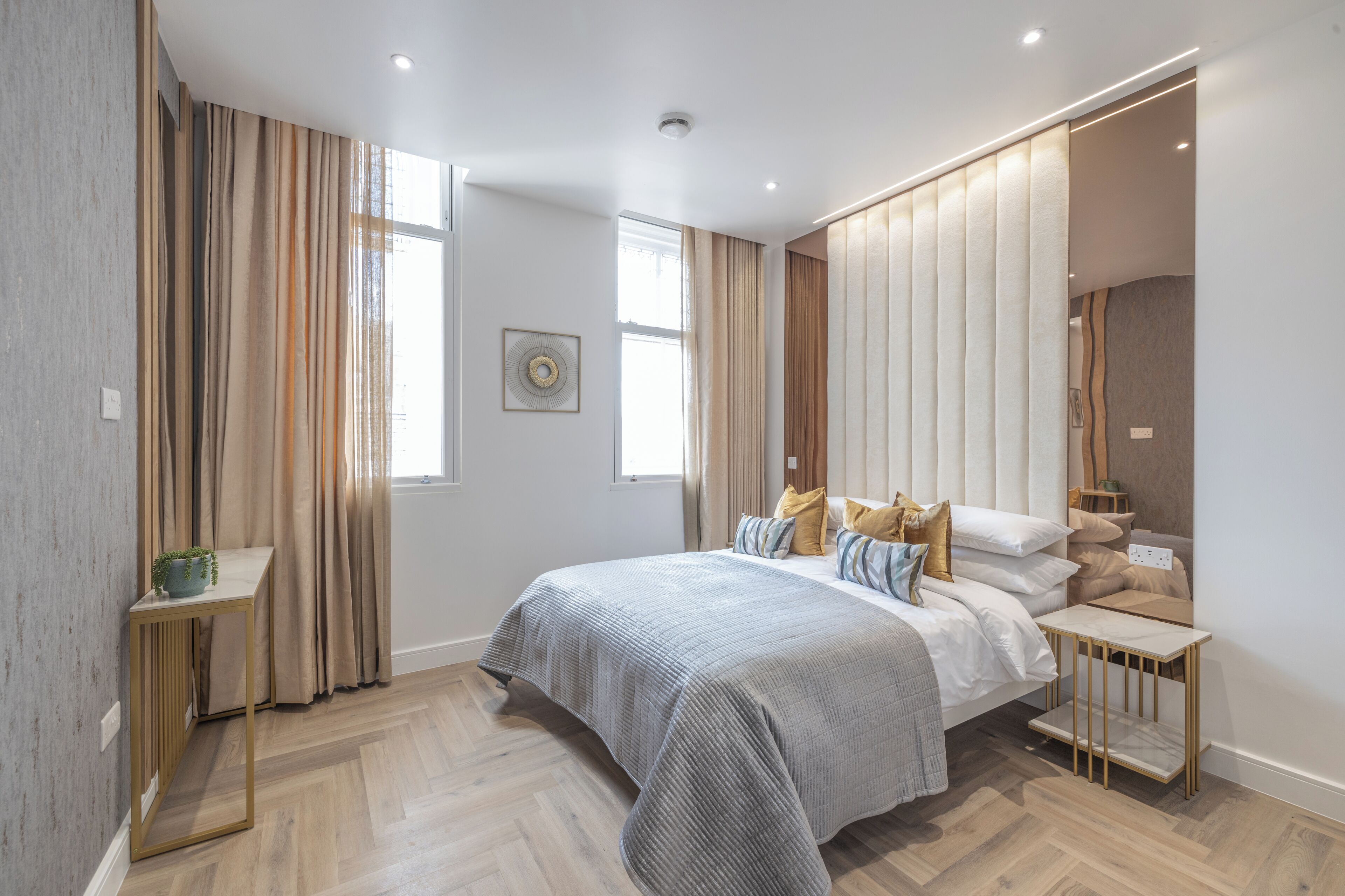 Luxury Apartment | Desk, laptop workspace, iron/ironing board, free WiFi