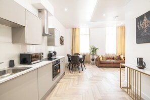Deluxe Apartment, 1 Bedroom | Private kitchen | Fridge, microwave, oven, stovetop - The Pocklington (Leicester)