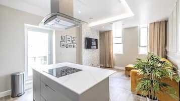 Luxury Suite, 1 King Bed, Balcony, City View | Private kitchen | Fridge, microwave, oven, stovetop