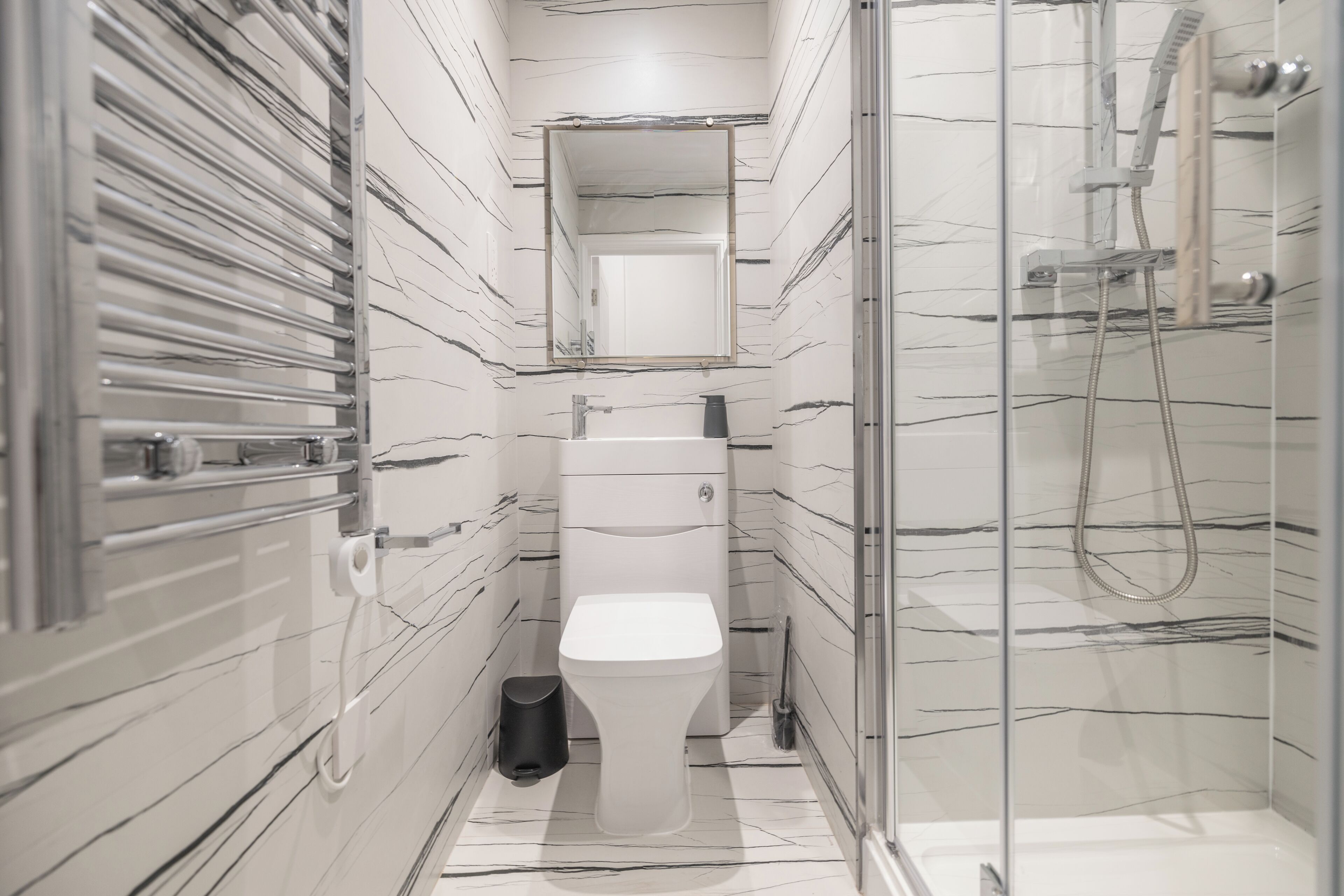 Deluxe Apartment, 2 Bedrooms, Mobility Accessible, Ground Floor | Bathroom | Free toiletries, hair dryer, slippers, towels