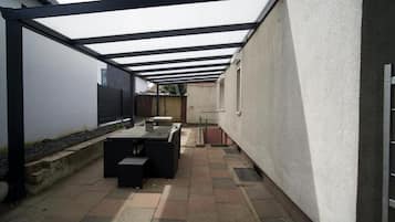 Apartment, Garden View | Outdoor dining