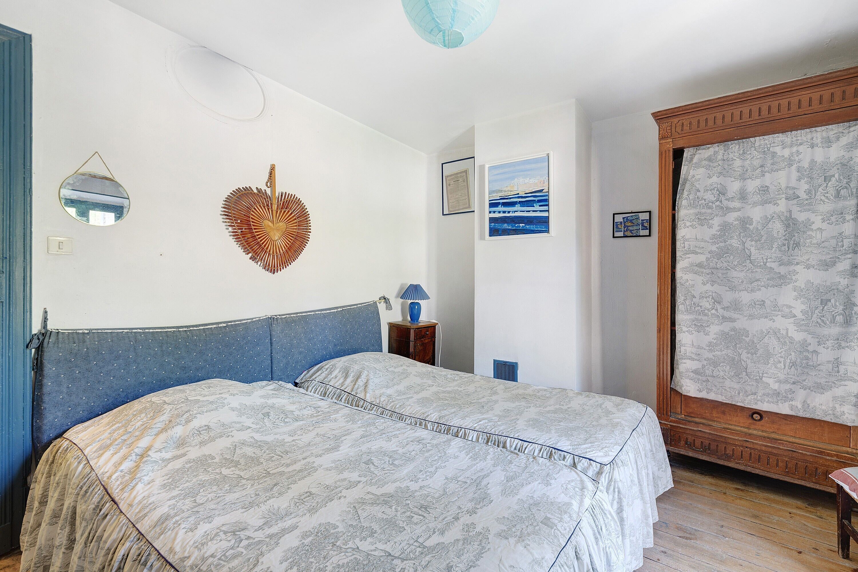 2 chambres, fer et planche à repasser, Wi-Fi, draps fournis