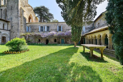 Gîte “La Maison d'Albert” with Private Terrace, Shared Garden, and Wi-Fi