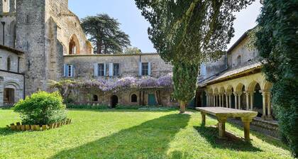 Gîte “La Maison d'Albert” with Private Terrace, Shared Garden, and Wi-Fi