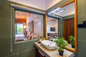 Premier Double Room, Private Pool, Garden View | Bathroom | Shower, free toiletries, hair dryer, bathrobes - Cascara Weligama (weligama)