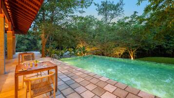 Kolam renang outdoor