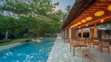 Kolam renang outdoor