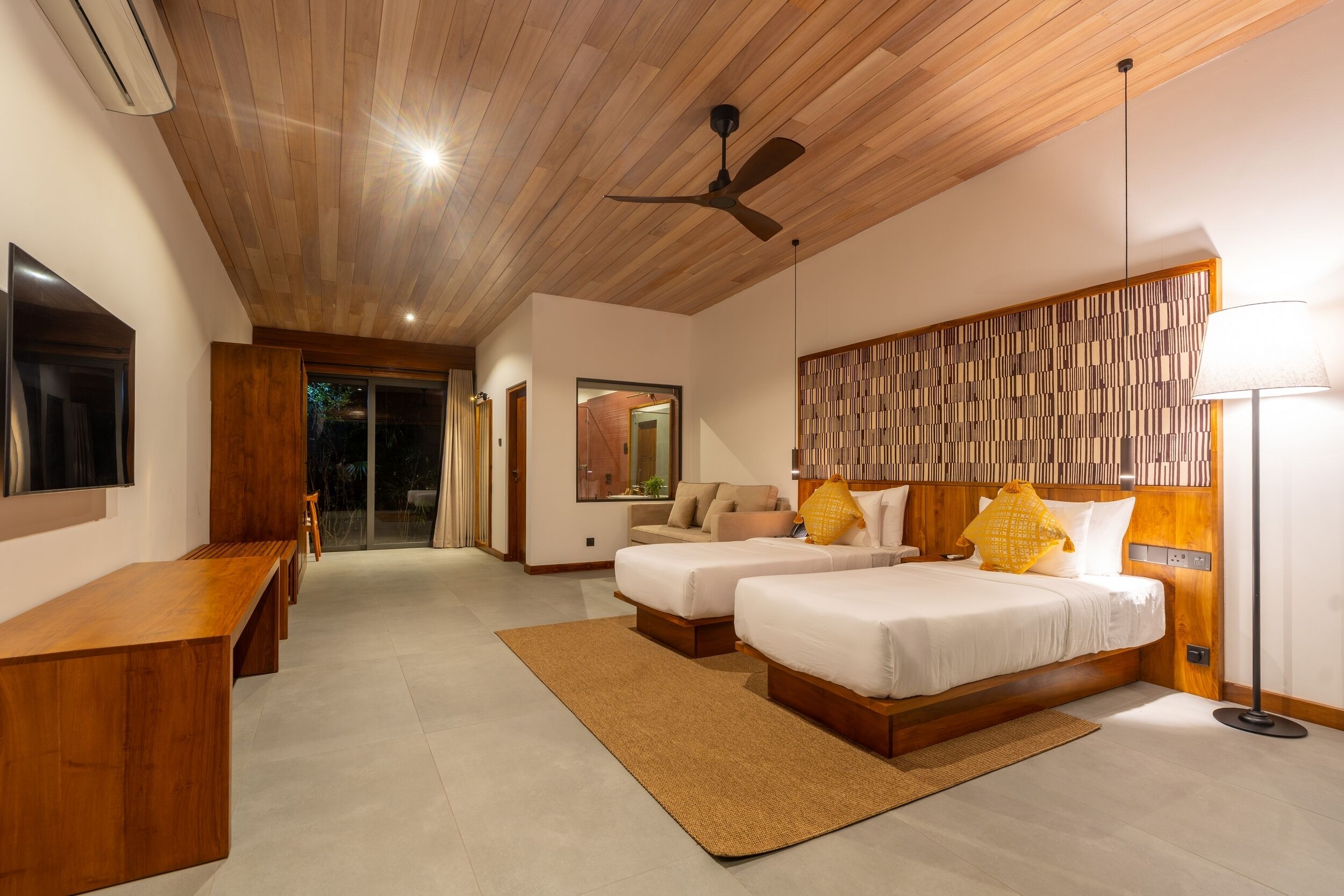 Deluxe Double or Twin Room | In-room safe, desk, laptop workspace, iron/ironing board