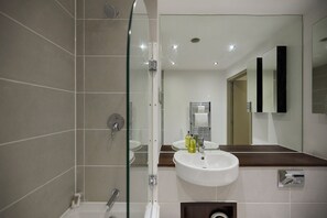 Apartment, Balkon | Badezimmer