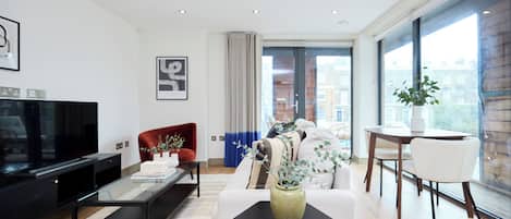 Apartment, Balcony | Living area