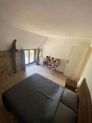 3 bedrooms, travel cot, free WiFi, bed sheets - Les Hirondelles, in St Jean Lagineste (Saint-Jean-Lagineste)