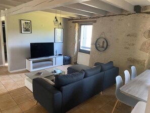 TV - Les Hirondelles, in St Jean Lagineste (Saint-Jean-Lagineste)
