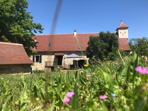 Exterior - Les Hirondelles, in St Jean Lagineste (Saint-Jean-Lagineste)