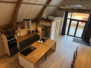 Fridge, microwave, oven, dishwasher - The Thégra barn (Thégra)
