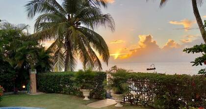 Beachfront 1-bedroom Unit in Black Rock- Salt Pool/Ocean Views